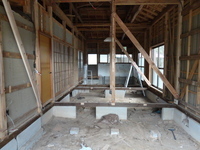 天井、床、壁すべてを解体し、基礎、梁、金物補強などを施工します。